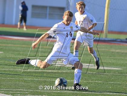 Thumbnail 3 in Pasadena vs. Point Loma (CIF SoCal Regional D3 Playoff) photogallery.