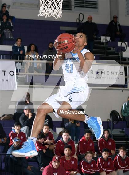 Thumbnail 3 in Sacred Heart Cathedral Preparatory vs. Burbank (St. Hope Elite Classic) photogallery.