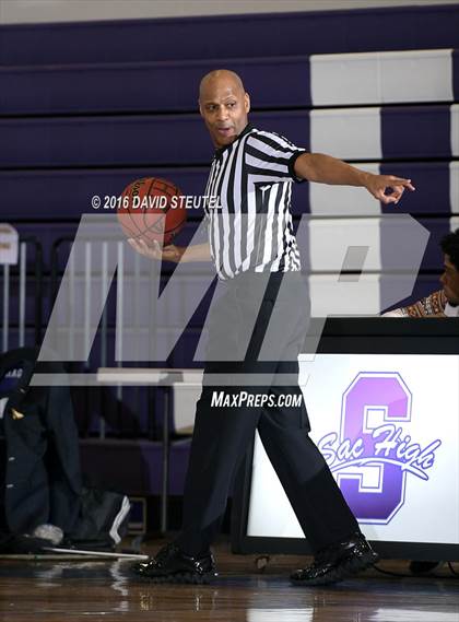 Thumbnail 3 in Sacred Heart Cathedral Preparatory vs. Burbank (St. Hope Elite Classic) photogallery.