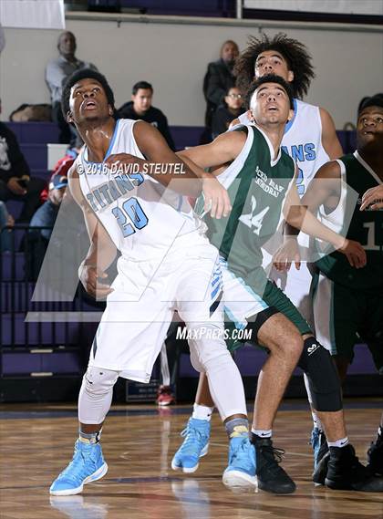 Thumbnail 3 in Sacred Heart Cathedral Preparatory vs. Burbank (St. Hope Elite Classic) photogallery.