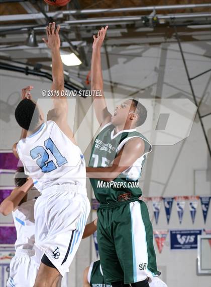 Thumbnail 3 in Sacred Heart Cathedral Preparatory vs. Burbank (St. Hope Elite Classic) photogallery.