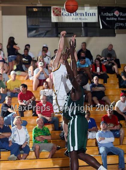Thumbnail 2 in Bishop Verot vs Pembroke Pines (City of Palms Classic) photogallery.