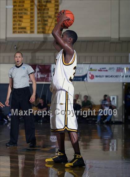 Thumbnail 2 in Bishop Verot vs Pembroke Pines (City of Palms Classic) photogallery.
