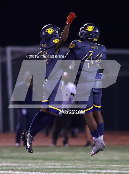 Thumbnail 2 in Dominguez vs. Warren photogallery.