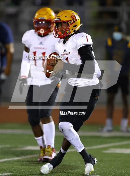 Thumbnail 3 in Dominguez vs. Warren photogallery.