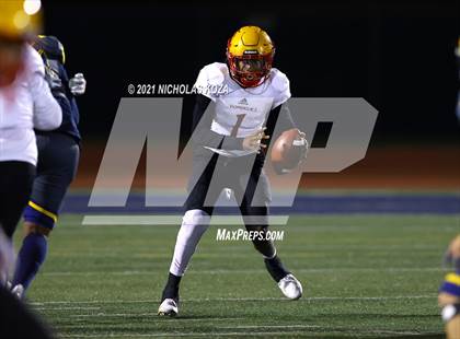 Thumbnail 3 in Dominguez vs. Warren photogallery.