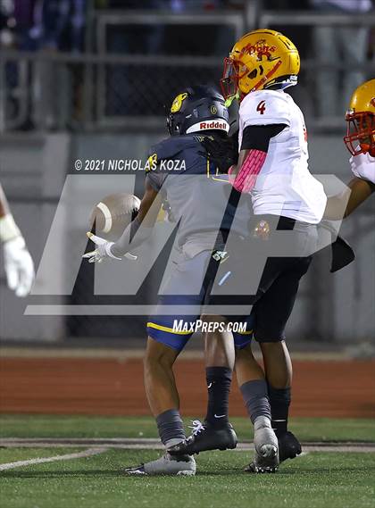 Thumbnail 3 in Dominguez vs. Warren photogallery.