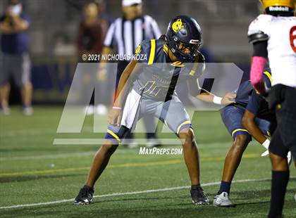 Thumbnail 3 in Dominguez vs. Warren photogallery.