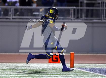 Thumbnail 3 in Dominguez vs. Warren photogallery.