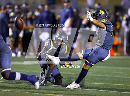 Thumbnail 2 in Dominguez vs. Warren photogallery.