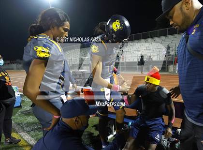Thumbnail 3 in Dominguez vs. Warren photogallery.