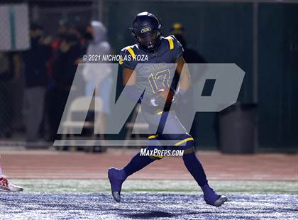 Thumbnail 2 in Dominguez vs. Warren photogallery.