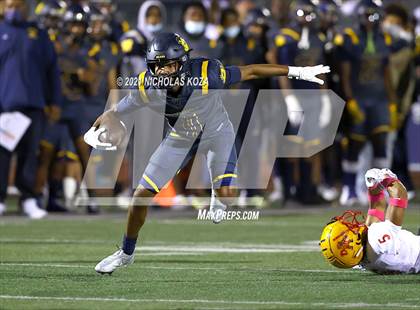 Thumbnail 2 in Dominguez vs. Warren photogallery.
