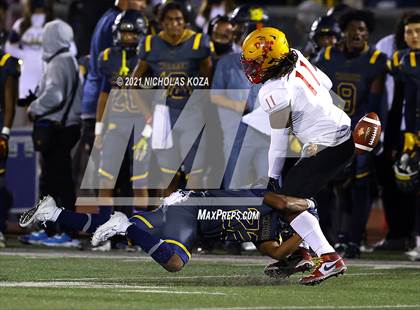 Thumbnail 3 in Dominguez vs. Warren photogallery.