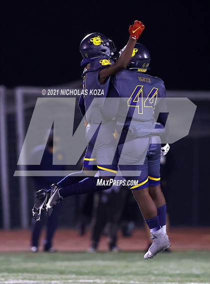 Thumbnail 3 in Dominguez vs. Warren photogallery.
