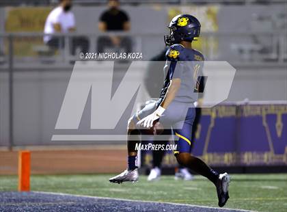Thumbnail 3 in Dominguez vs. Warren photogallery.