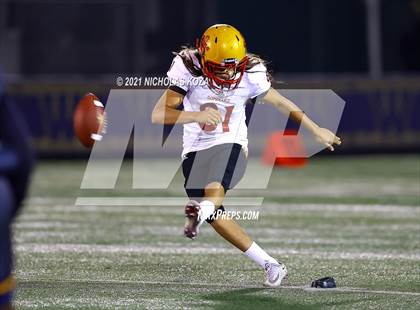 Thumbnail 2 in Dominguez vs. Warren photogallery.