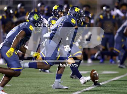Thumbnail 2 in Dominguez vs. Warren photogallery.