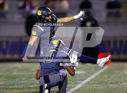 Thumbnail 3 in Dominguez vs. Warren photogallery.