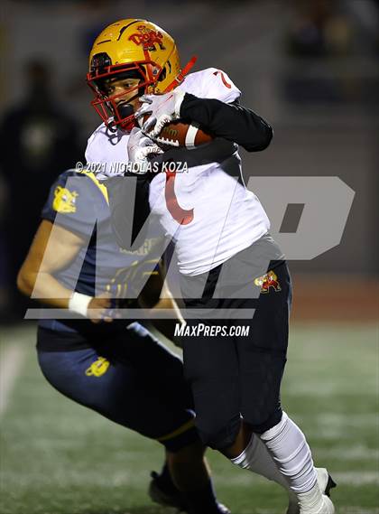 Thumbnail 3 in Dominguez vs. Warren photogallery.