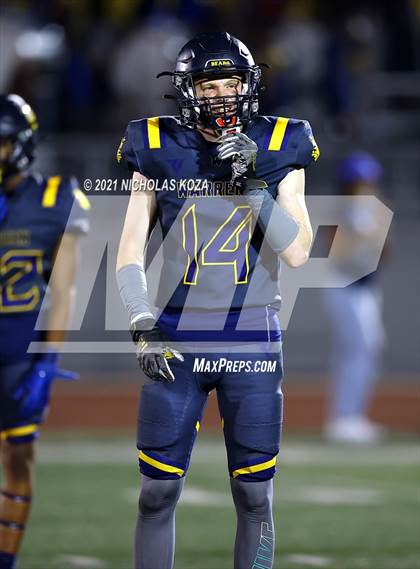 Thumbnail 3 in Dominguez vs. Warren photogallery.