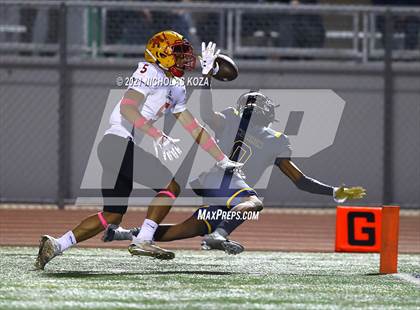 Thumbnail 2 in Dominguez vs. Warren photogallery.