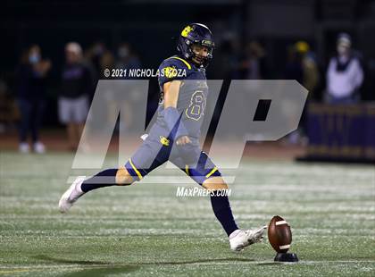 Thumbnail 2 in Dominguez vs. Warren photogallery.