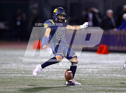 Thumbnail 3 in Dominguez vs. Warren photogallery.