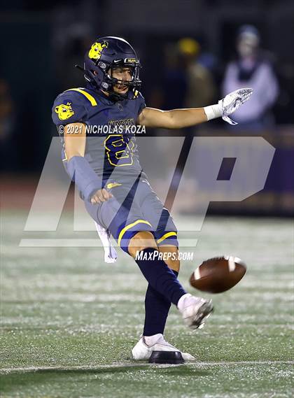 Thumbnail 3 in Dominguez vs. Warren photogallery.