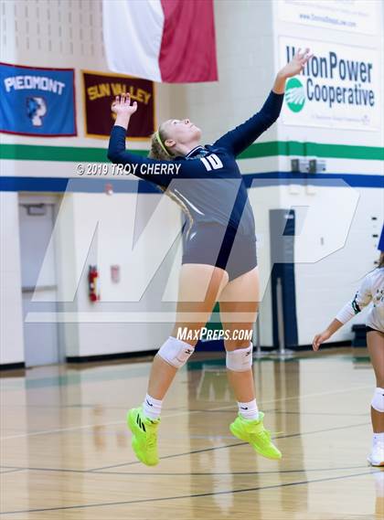 Thumbnail 2 in Carmel Christian vs Weddington photogallery.