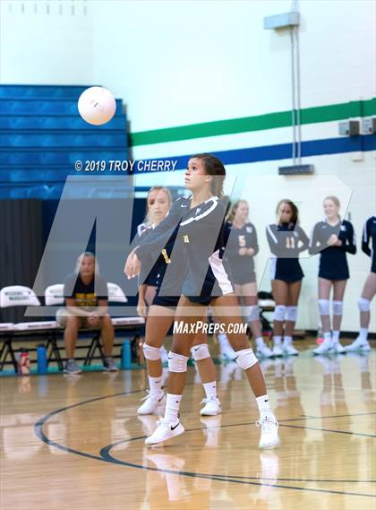 Thumbnail 3 in Carmel Christian vs Weddington photogallery.