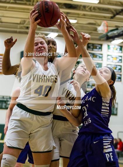Thumbnail 2 in Potomac Falls @ Loudoun Valley photogallery.