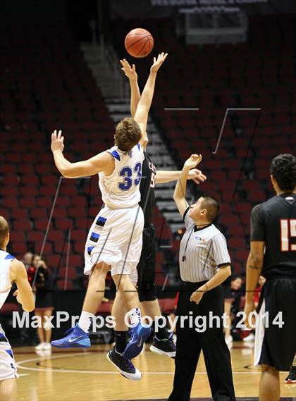 Thumbnail 1 in Valley Christian vs. Cortez (AIA D3 Final) photogallery.