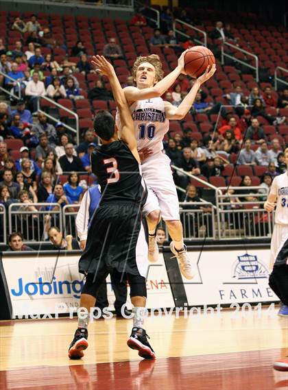 Thumbnail 2 in Valley Christian vs. Cortez (AIA D3 Final) photogallery.