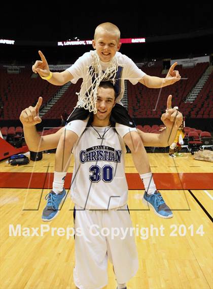 Thumbnail 1 in Valley Christian vs. Cortez (AIA D3 Final) photogallery.