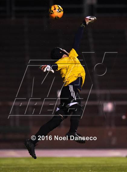 Thumbnail 3 in Sacred Heart Cathedral Preparatory vs. Valley Christian photogallery.