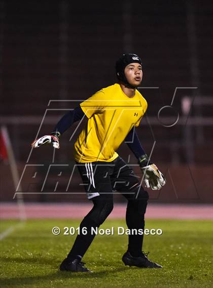 Thumbnail 2 in Sacred Heart Cathedral Preparatory vs. Valley Christian photogallery.