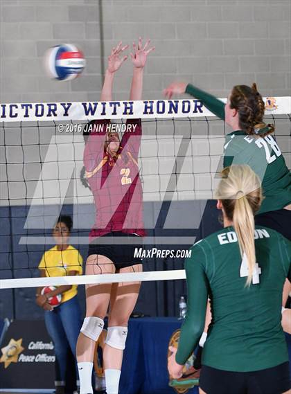 Thumbnail 2 in Menlo-Atherton vs. Edison (CIF State D1 Final) photogallery.
