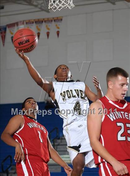 Thumbnail 1 in Winters vs. American Canyon (Les Curry Invitational) photogallery.