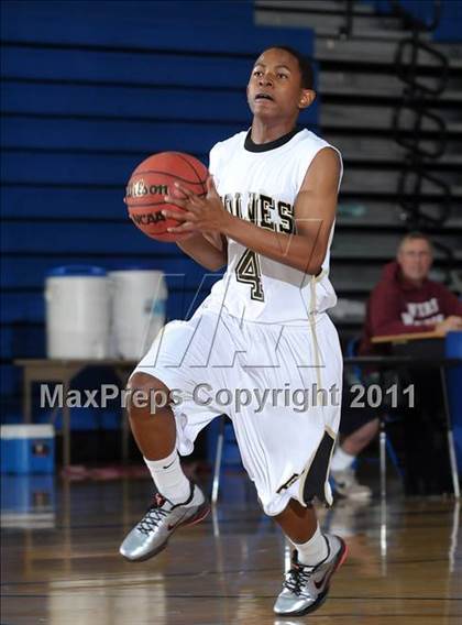 Thumbnail 1 in Winters vs. American Canyon (Les Curry Invitational) photogallery.