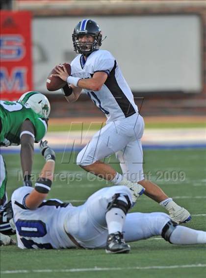 Thumbnail 2 in Plano West vs Carroll (Tom Landry Classic) photogallery.