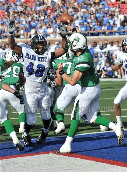 Thumbnail 3 in Plano West vs Carroll (Tom Landry Classic) photogallery.