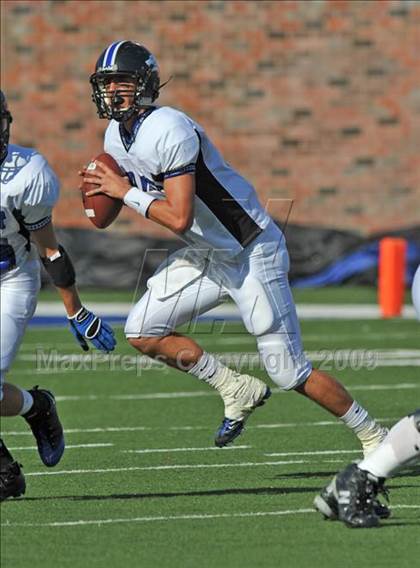 Thumbnail 3 in Plano West vs Carroll (Tom Landry Classic) photogallery.