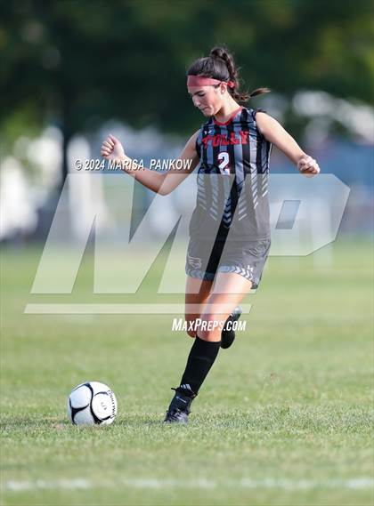 Thumbnail 3 in Bishop Grimes vs Tully photogallery.