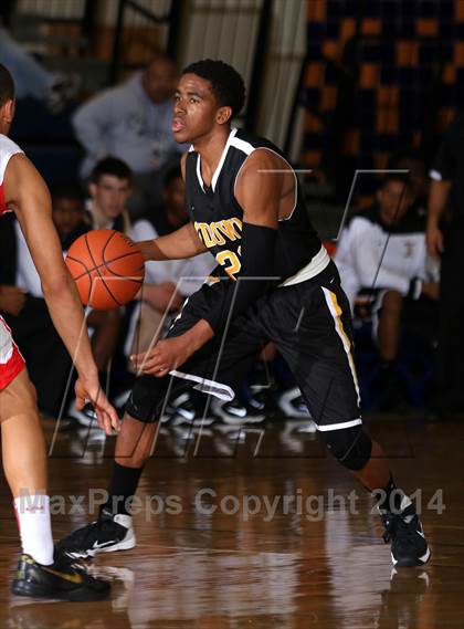 Thumbnail 1 in Bishop O'Dowd vs. Mater Dei (Tarkanian Classic) photogallery.