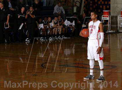 Thumbnail 2 in Bishop O'Dowd vs. Mater Dei (Tarkanian Classic) photogallery.