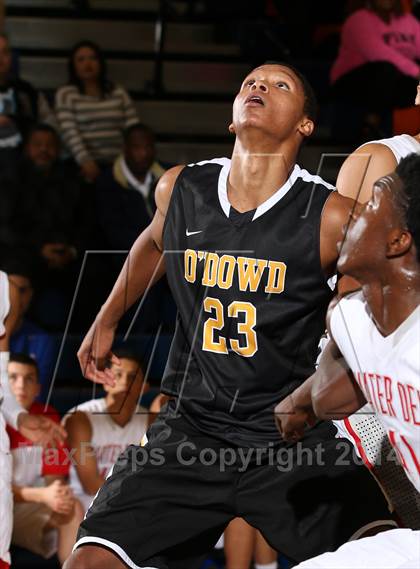 Thumbnail 1 in Bishop O'Dowd vs. Mater Dei (Tarkanian Classic) photogallery.