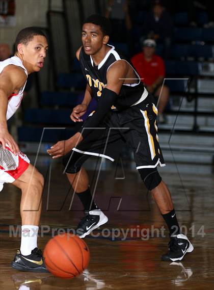 Thumbnail 1 in Bishop O'Dowd vs. Mater Dei (Tarkanian Classic) photogallery.