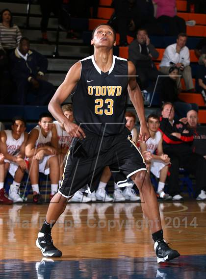 Thumbnail 2 in Bishop O'Dowd vs. Mater Dei (Tarkanian Classic) photogallery.