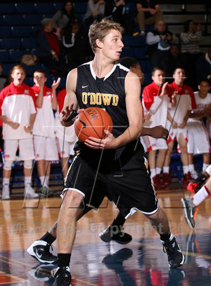 Thumbnail 3 in Bishop O'Dowd vs. Mater Dei (Tarkanian Classic) photogallery.